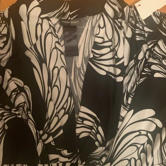 Beautiful short dress - Picture 2 of 3